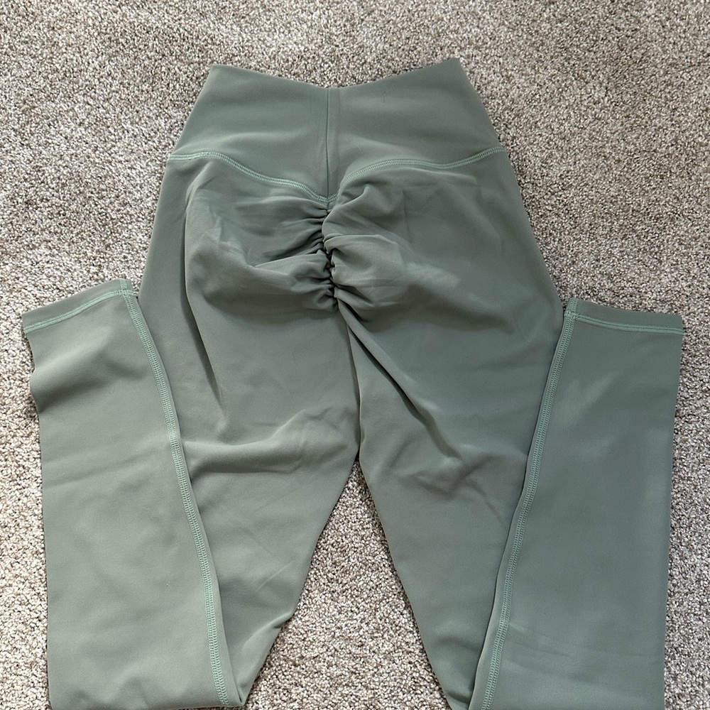 Curves and Combat Boots seamless scrunch Leggings